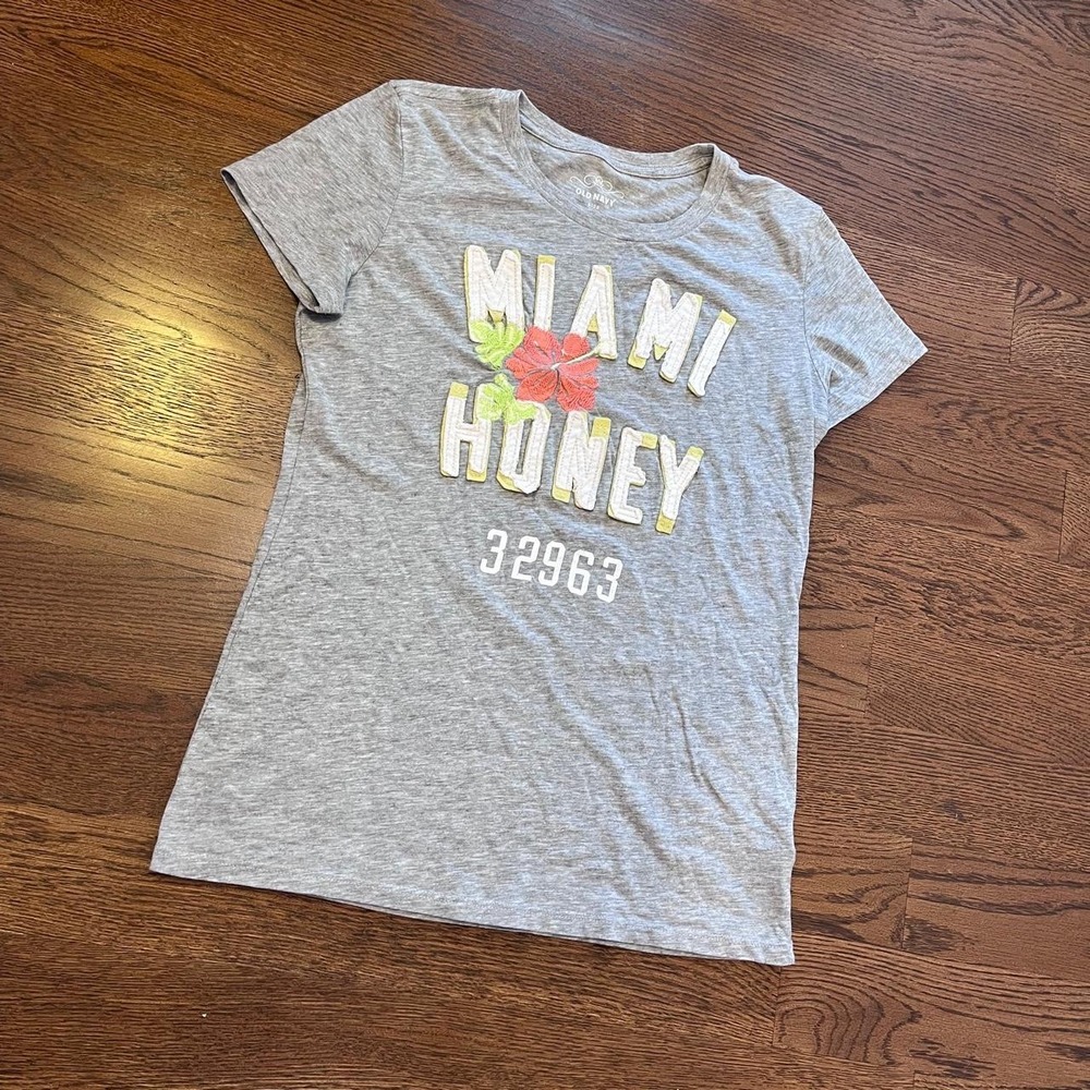 🍟Y2K Heather Gray Miami Honey Hibiscus Graphic Embroidered Top‎ Medium